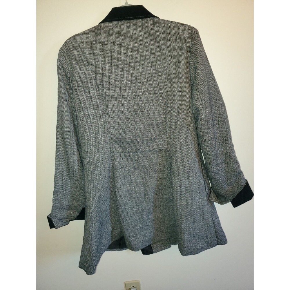 NorthStyle Herringbone Walking Coat Size M Gray Black Velvet Trim 3-Button... - Picture 2 of 16